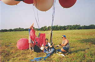 Landing01.jpg (22846 bytes)