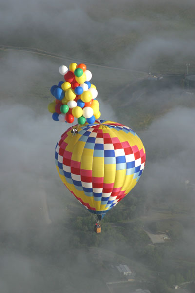 C13FLYIN01.jpg (31207 bytes)